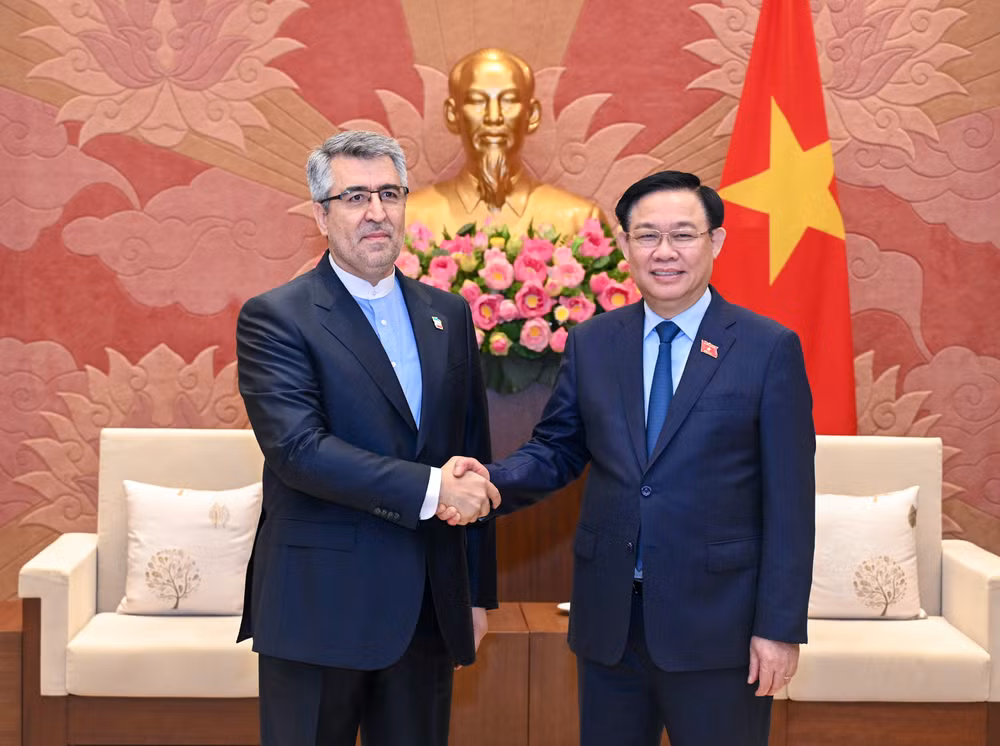 Chủ tịch Quốc hội Vương Đình Huệ và Đại sứ Iran Ali Akbar Nazar tại buổi tiếp. (Ảnh: Duy Linh)