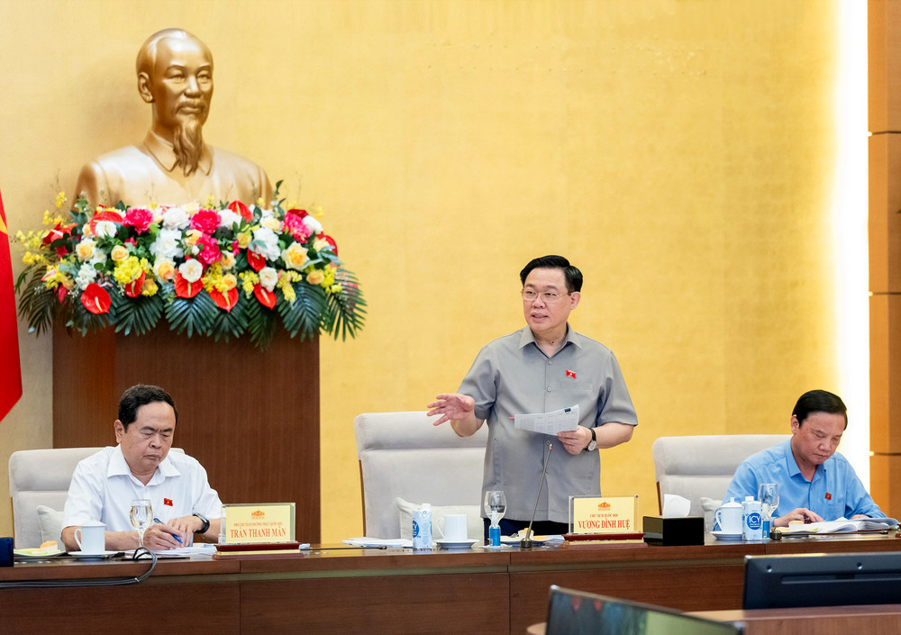 Chủ tịch Quốc hội Vương Đình Huệ phát biểu chỉ đạo tại cuộc họp. Ảnh: DUY LINH