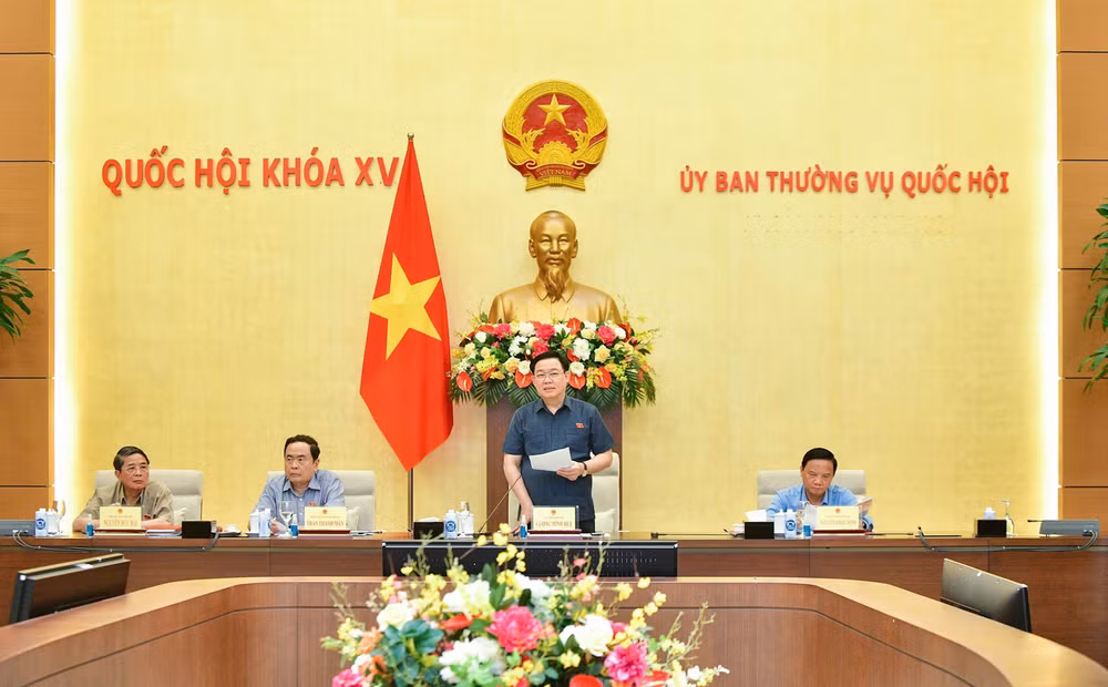 Chủ tịch Quốc hội Vương Đình Huệ cùng các Phó Chủ tịch Quốc hội dự và chủ trì cuộc họp. (Ảnh: Đăng Anh)