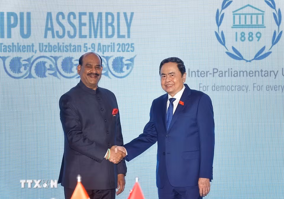 Chủ tịch Quốc hội Trần Thanh Mẫn gặp Chủ tịch Hạ viện Ấn Độ Om Birla (Ảnh: Doãn Tấn/TTXVN)