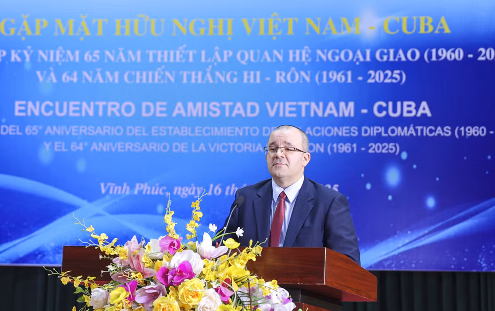 Phó Đại sứ Cuba tại Việt Nam Joy Puentes Saldise phát biểu tại buổi gặp mặt (Ảnh: Đình Hòa/VUFO)