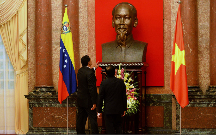 Chủ tịch Đảng Xã hội chủ nghĩa Thống nhất (PSUV), Tổng thống Venezuela Nicolas Maduro và nguyên Chủ tịch nước Trương Tấn Sang trong chuyến thăm Việt Nam năm 2015 (Ảnh do Đại sứ quán Việt Nam tại Venezuela cung cấp) Chủ tịch Đảng Xã hội chủ nghĩa Thống nhất (PSUV), Tổng thống Venezuela Nicolas Maduro và nguyên Chủ tịch nước Trương Tấn Sang trong chuyến thăm Việt Nam năm 2015 (Ảnh do Đại sứ quán Việt Nam tại Venezuela cung cấp)
