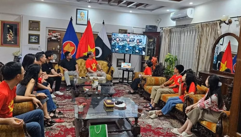 Đại sứ quán tổ chức chiếu phim tài liệu về ngày chiến thắng 30/4/1975 (Ảnh: Đại sứ quán Việt Nam tại Pakistan)