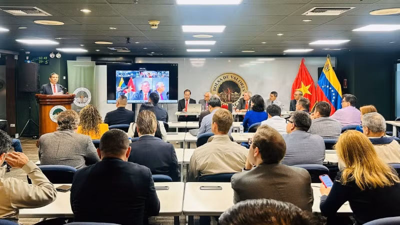 Hơn 70 đại biểu đại diện cho các doanh nghiệp Venezuela và Việt Nam tham dự Diễn đàn. (Ảnh: Đại sứ quán Việt Nam tại Venezuela)