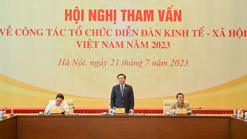 Chủ tịch Quốc hội Vương Đình Huệ phát biểu mở đầu, gợi mở một số vấn đề thảo luận tại hội nghị. (Ảnh: Duy Linh)