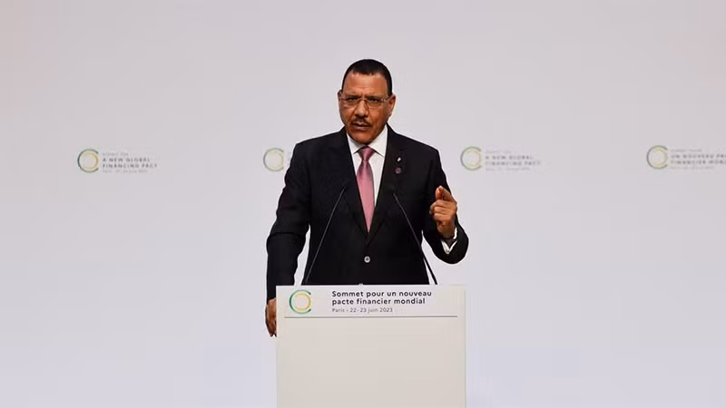 Tổng thống Niger Mohamed Bazoum phát biểu tại Hội nghị thượng đỉnh Tài chính toàn cầu mới, diễn ra ở Paris, ngày 22/6/2023. (Ảnh: Reuters)