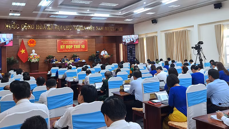 Phiên khai mạc Kỳ họp thứ 10 của Hội đồng nhân dân tỉnh, nhiệm kỳ 2021-2026, sáng 5/7.