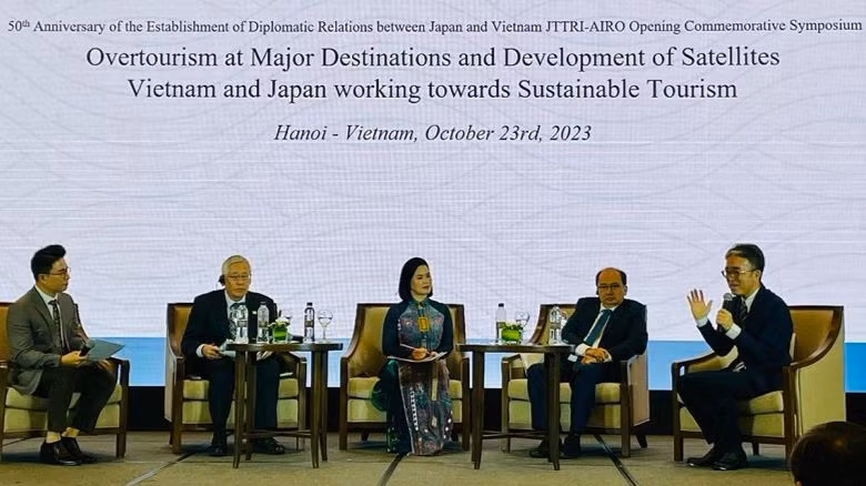 Các chuyên gia du lịch hai nước trao đổi tại Hội thảo.