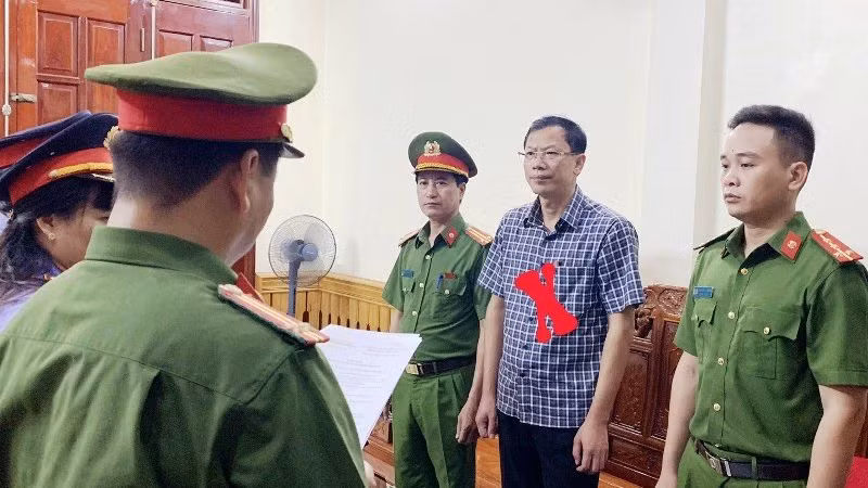 Cơ quan chức năng ở Thanh Hóa thi hành quyết định khởi tố bị can.