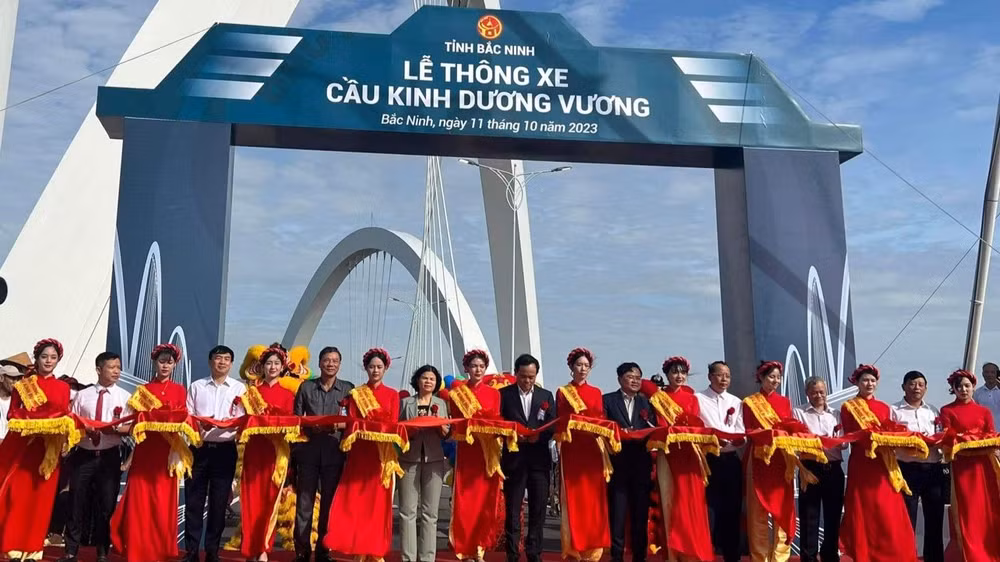 Cầu Kinh Dương Vương - một công trình sử dụng nguồn vốn đầu tư công trên địa bàn tỉnh Bắc Ninh vừa được khánh thành.