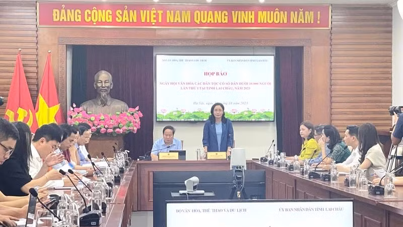 Họp báo về Ngày hội Văn hoá các dân tộc có số dân dưới 10 nghìn người.