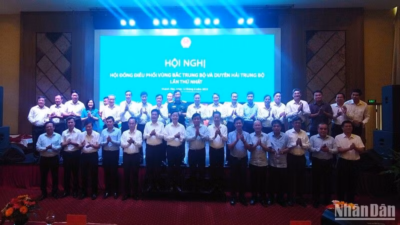 Hội đồng Điều phối vùng và các đại biểu. (Ảnh NGỌC HÒA)