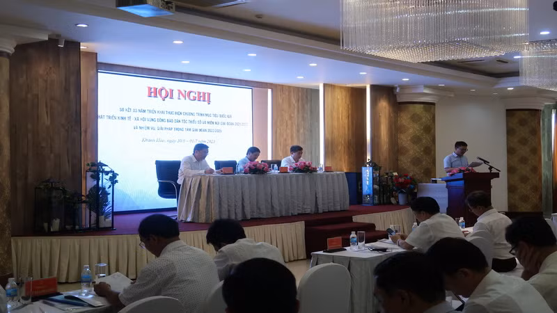 Quang cảnh hội nghị. (Ảnh: PHONG NGUYÊN)