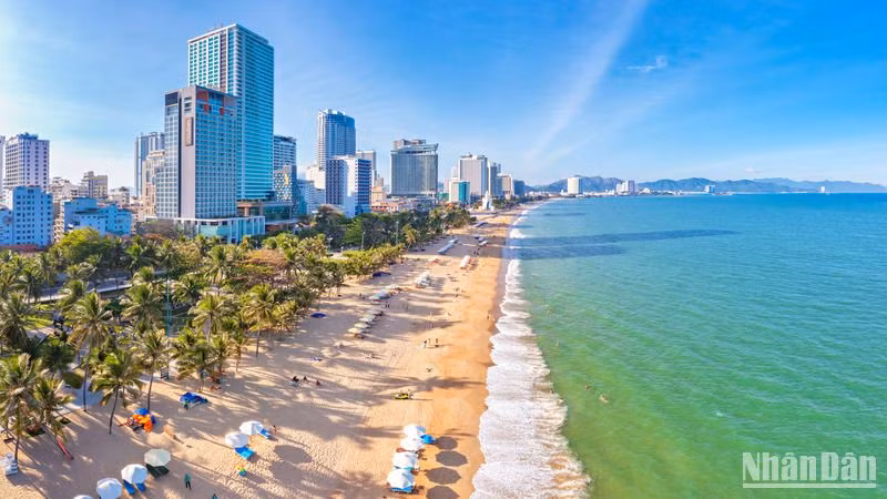 Một góc phố biển Nha Trang. (Ảnh: VƯƠNG MẠNH CƯỜNG)