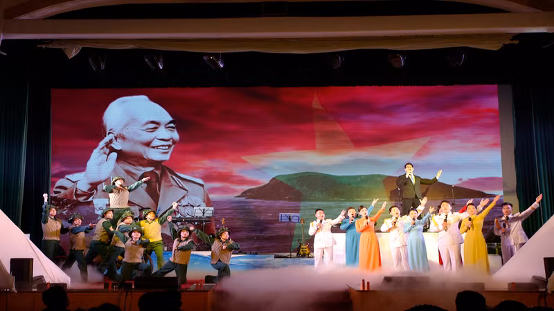 Một tiết mục tham gia liên hoan của Đội nghệ thuật quần chúng Tổng Công ty Tân cảng Sài Gòn. (Ảnh: CTV HQ)