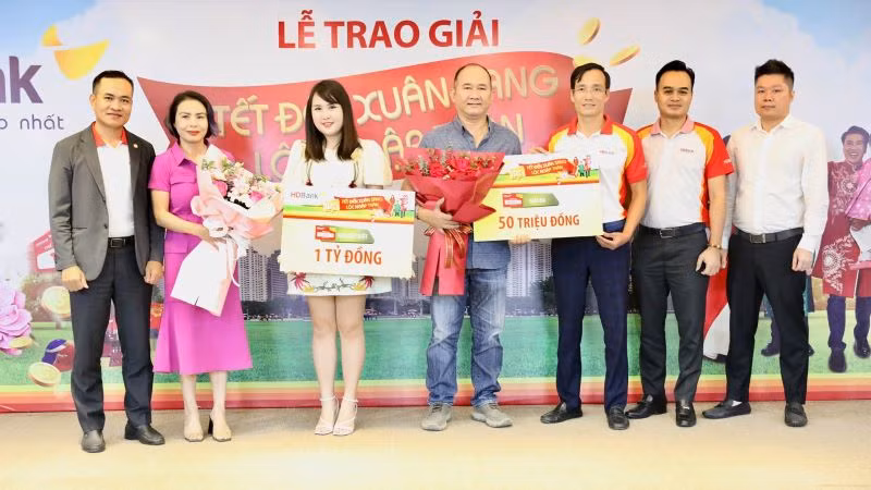 “Tỷ phú” đầu năm 2023 của HDBank là khách hàng Nguyễn Thị Mai Trâm (Phòng giao dịch Mỹ Đình I-chi nhánh Ba Đình)