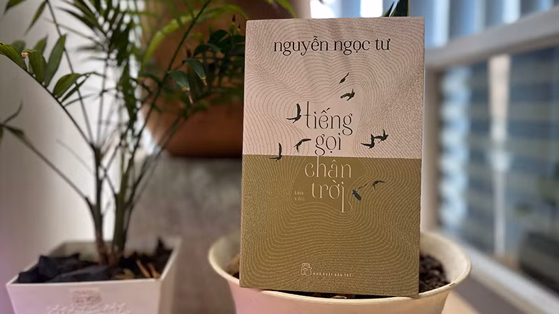 Tập tản văn "Tiếng gọi chân trời" của nhà văn Nguyễn Ngọc Tư vừa được Nhà xuất bản Trẻ phát hành. (ảnh M.H).