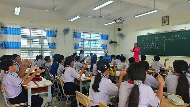 Cụm 3 trường học tại phường 6, quận Tân Bình đi vào sử dụng đã nâng số phòng học trên toàn quận là 301 phòng học trên 10.000 dân trong độ tuổi đi học. (Ảnh CTV). Cụm 3 trường học tại phường 6, quận Tân Bình đi vào sử dụng đã nâng số phòng học trên toàn quận là 301 phòng học trên 10.000 dân trong độ tuổi đi học. (Ảnh CTV).