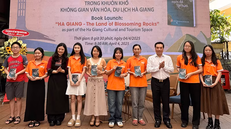 Tặng quà cho các độc giả có câu trả lời chính xác về Hà Giang.