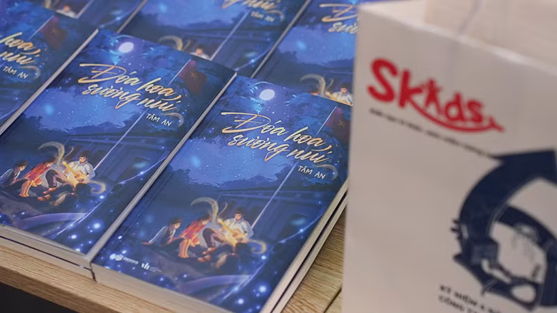 Bìa cuốn sách "Đóa hoa sương núi" của Tâm An. Bìa cuốn sách "Đóa hoa sương núi" của Tâm An.