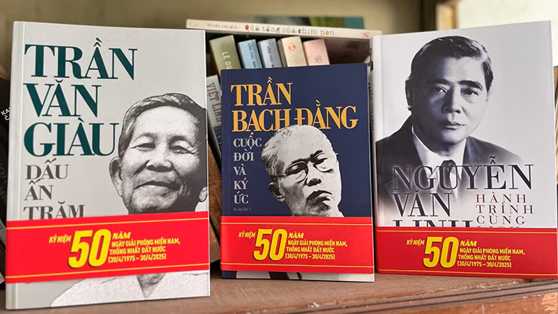 Các tựa sách về danh nhân có dấu ấn với miền nam và Sài Gòn-Thành phố Hồ Chí Minh. (Ảnh Mạnh Hảo).