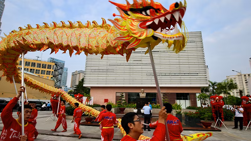 Trình diễn Nghệ thuật lân, sư, rồng tại lễ khánh thành công trình Bảo tàng Tôn Đức Thắng ngày 3/1. (Ảnh: Dũng Phương)