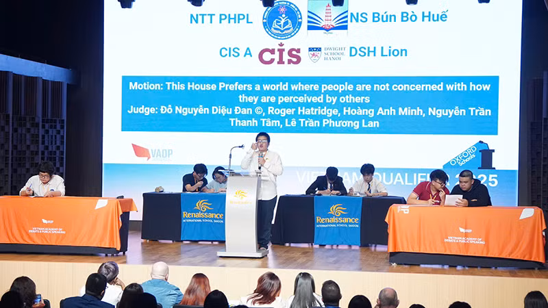 Cuộc thi thu hút 40 đội đến từ 21 trường trung học uy tín trên toàn quốc tham gia tranh tài.