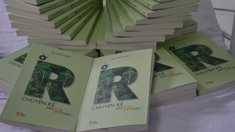 Tác phẩm "Ở R-Chuyện kể sau 50 năm" của Nhà văn Lê Văn Thảo được giới thiệu bình chọn 50 tác phẩm văn học nghệ thuật tiêu biểu của thành phố.