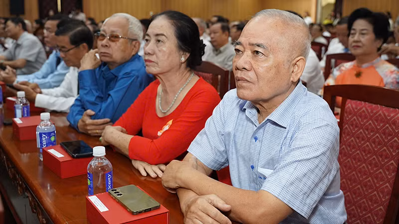 Các đại biểu tham dự hội nghị. (Ảnh Văn Thuận).