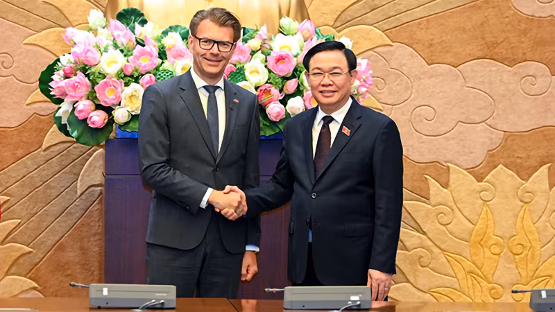 Chủ tịch Quốc hội Vương Đình Huệ tiếp Ngài Daniel Caspary, Chủ tịch Đoàn Nghị sĩ phụ trách quan hệ với các quốc gia Đông Nam Á và ASEAN của Nghị viện châu Âu. (Ảnh DUY LINH)