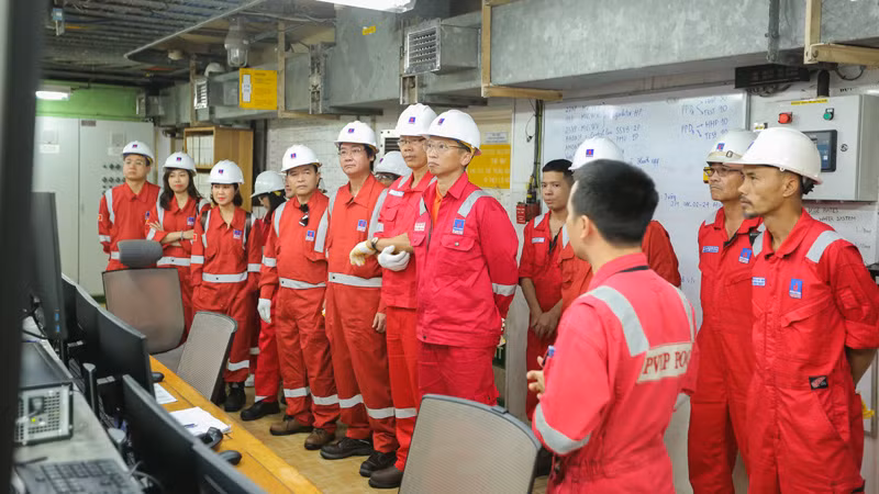 Tổng Giám đốc PVEP Trần Hồng Nam kiểm tra tình hình hoạt động tại các dự án.