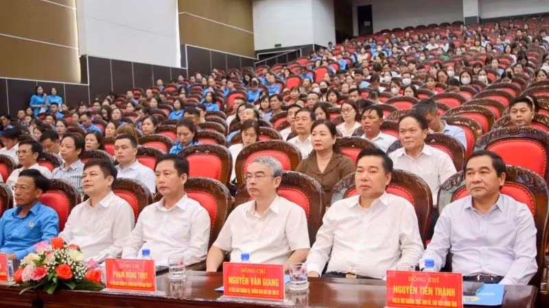 Các đại biểu tham dự Lễ tuyên dương. (Ảnh: Bá Mạnh)