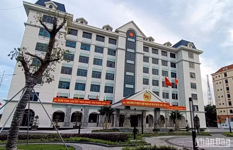 Tòa nhà làm việc của Huyện ủy Vũ Thư được đưa vào sử dụng nhân dịp kỷ niệm 95 năm thành lập chi bộ Thư Vũ.