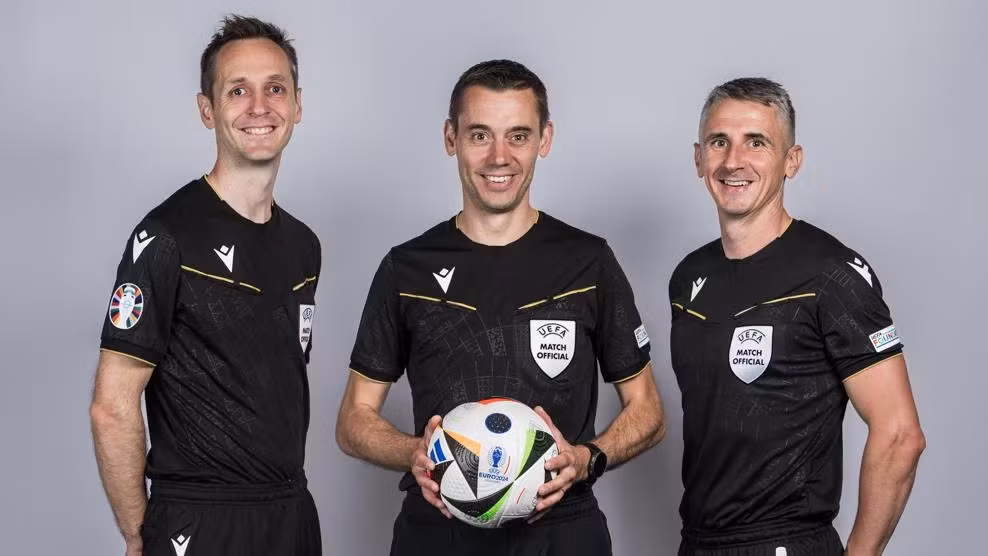 [EURO Quiz] Mức thù lao trọng tài được trả cho mỗi trận đấu tại EURO 2024 là bao nhiêu? ảnh 1