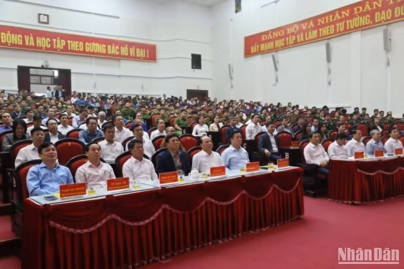 Các đại biểu tham dự lễ phát động.