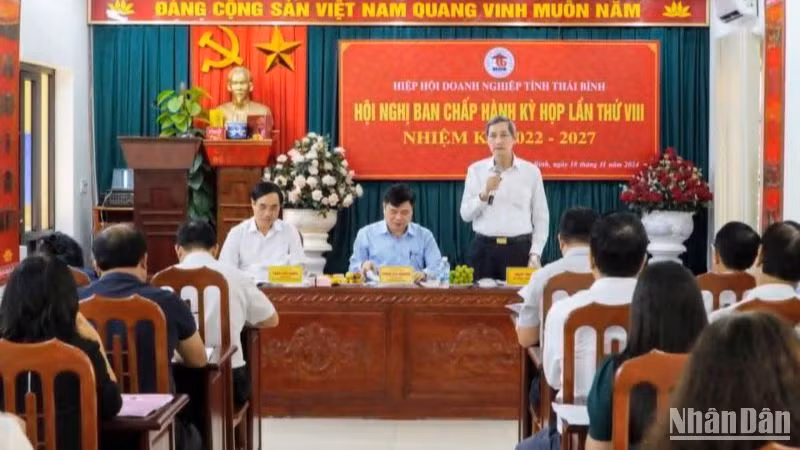 Đã có hơn 20 doanh nghiệp ủng hộ 4,3 tỷ đồng ngay trong buổi phát động xóa nhà tạm, nhà dột nát do Hiệp hội Doanh nghiệp tỉnh Thái Bình tổ chức.