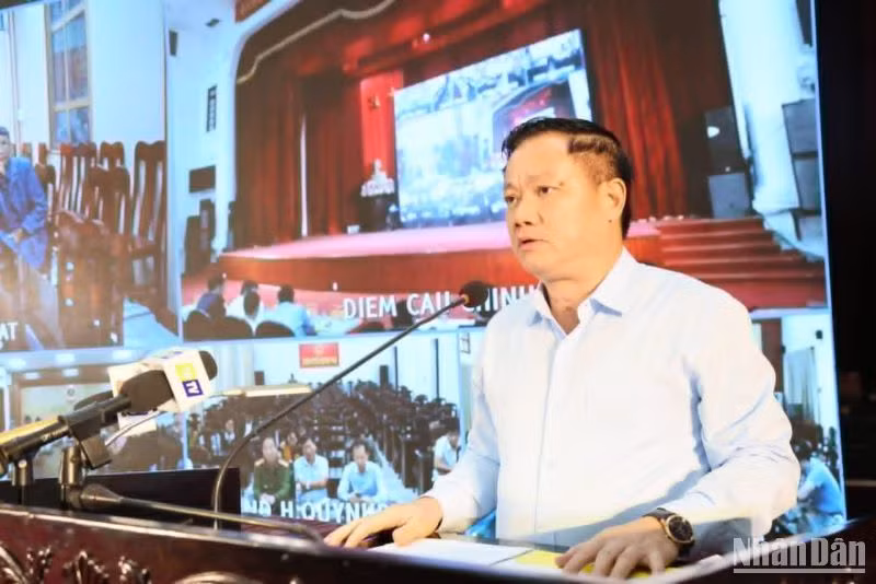 Chủ tịch Ủy ban nhân dân tỉnh Thái Bình Nguyễn Khắc Thận yêu cầu các địa phương tiếp tục rà soát kỹ, không để sót đối tượng được hưởng chương trình xóa nhà tạm, nhà dột nát theo Đề án của tỉnh.