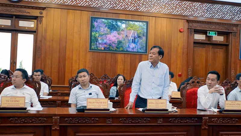 Đại diện cơ quan báo chí phát biểu tại buổi làm việc.