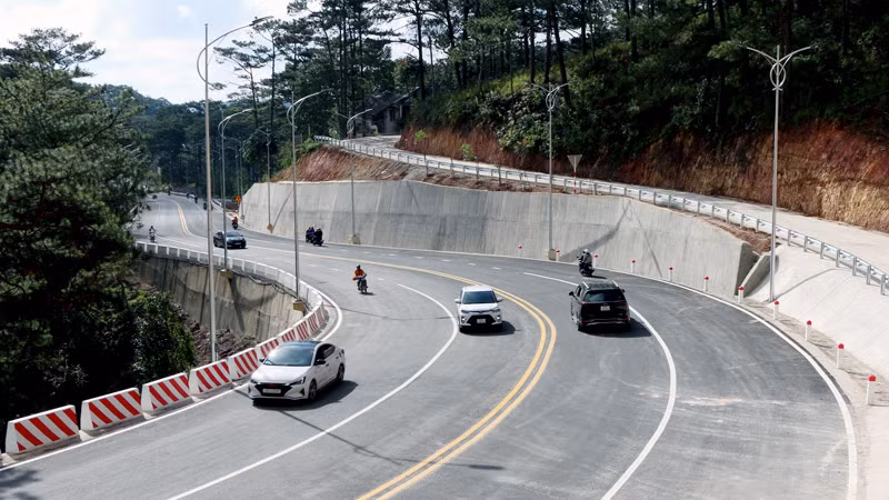 Tuyến đèo Prenn, cửa ngõ ra vào thành phố Đà Lạt đã được nâng cấp, mở rộng.