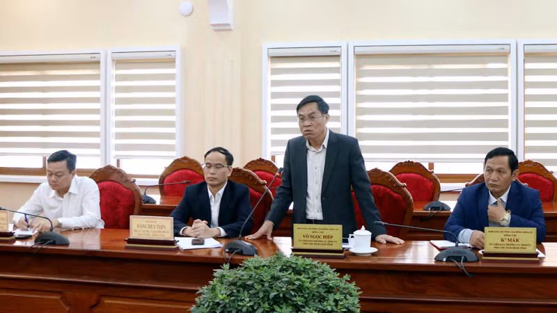 Phó Chủ tịch Ủy ban nhân dân tỉnh Lâm Đồng Võ Ngọc Hiệp phát biểu ý kiến tại buổi làm việc.