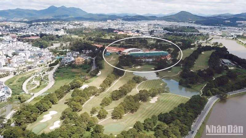 Công trình xây dựng sai phạm tại sân golf Đồi Cù Đà Lạt.