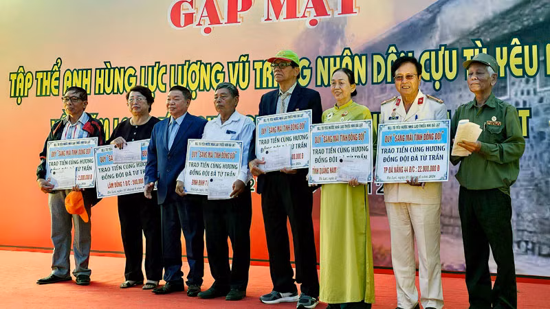 Ban Liên lạc cựu tù yêu nước Nhà lao thiếu nhi Đà Lạt giới thiệu “Quỹ sáng mãi tình đồng đội”.