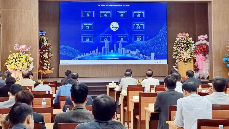Giới thiệu hệ thống Trung tâm IOC Sở Xây dựng tỉnh Lâm Đồng tại lễ khai trương.