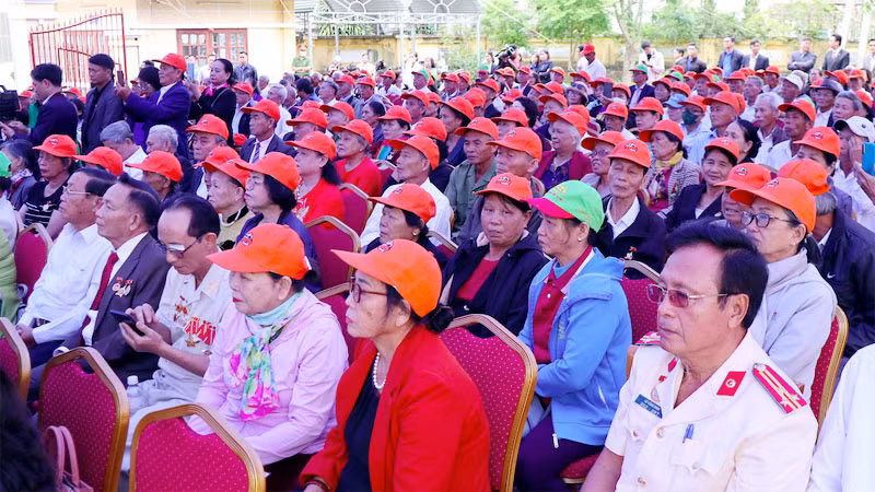 Các cựu tù yêu nước Nhà lao thiếu nhi Đà Lạt tại buổi gặp mặt.