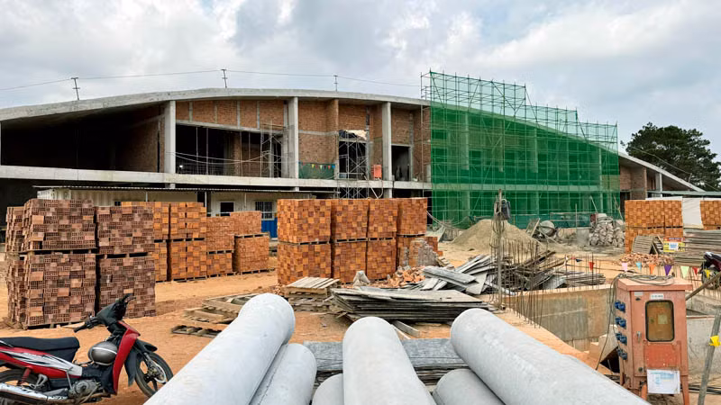 Công trình thi công sai giấy phép tại dự án tòa nhà câu lạc bộ golf Đà Lạt.