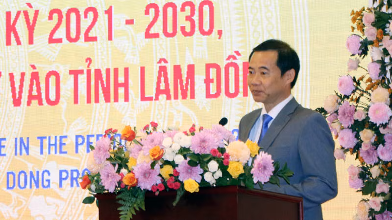 Quyền Bí thư Tỉnh ủy Lâm Đồng Nguyễn Thái Học phát biểu ý kiến tại hội nghị.