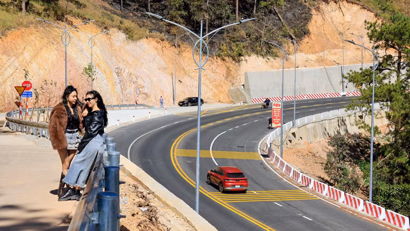 Tuyến đường đèo Prenn, thành phố Đà Lạt được nâng cấp, mở rộng. Tuyến đường đèo Prenn, thành phố Đà Lạt được nâng cấp, mở rộng.