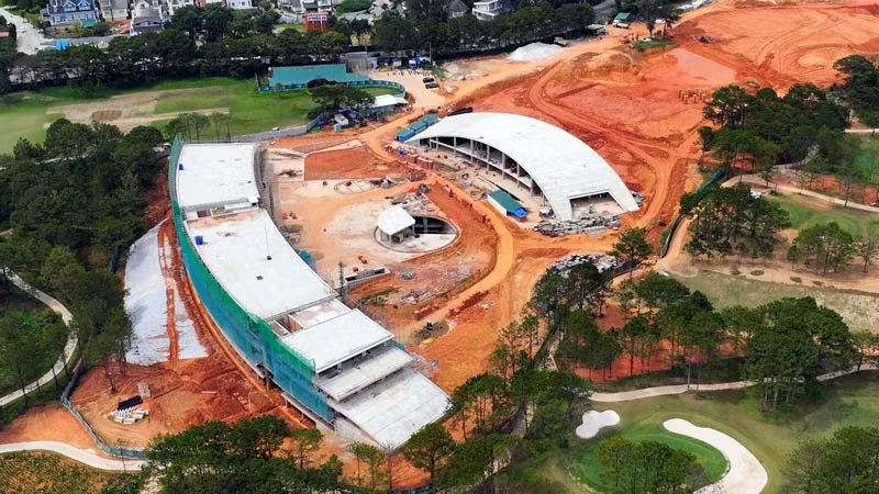 Khối công trình không phép và sai phép tại dự án tòa nhà câu lạc bộ golf Đà Lạt.