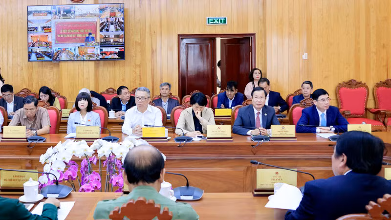 Lãnh đạo tỉnh Lâm Đồng tham dự lễ phát động.