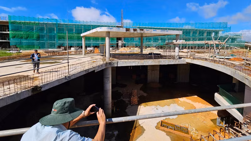 Khối công trình vi phạm thuộc dự án tòa nhà câu lạc bộ golf.